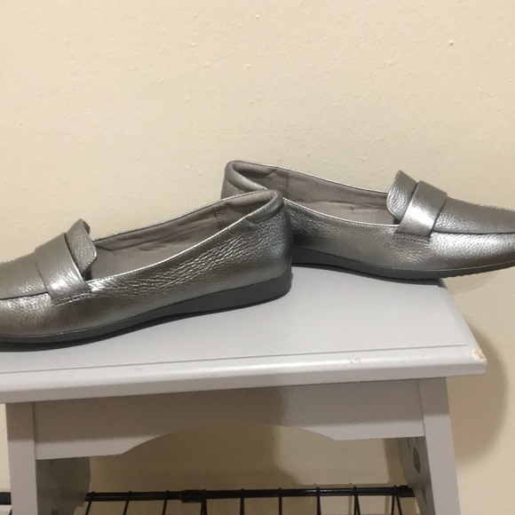 Shoes - Picture 6 of 8